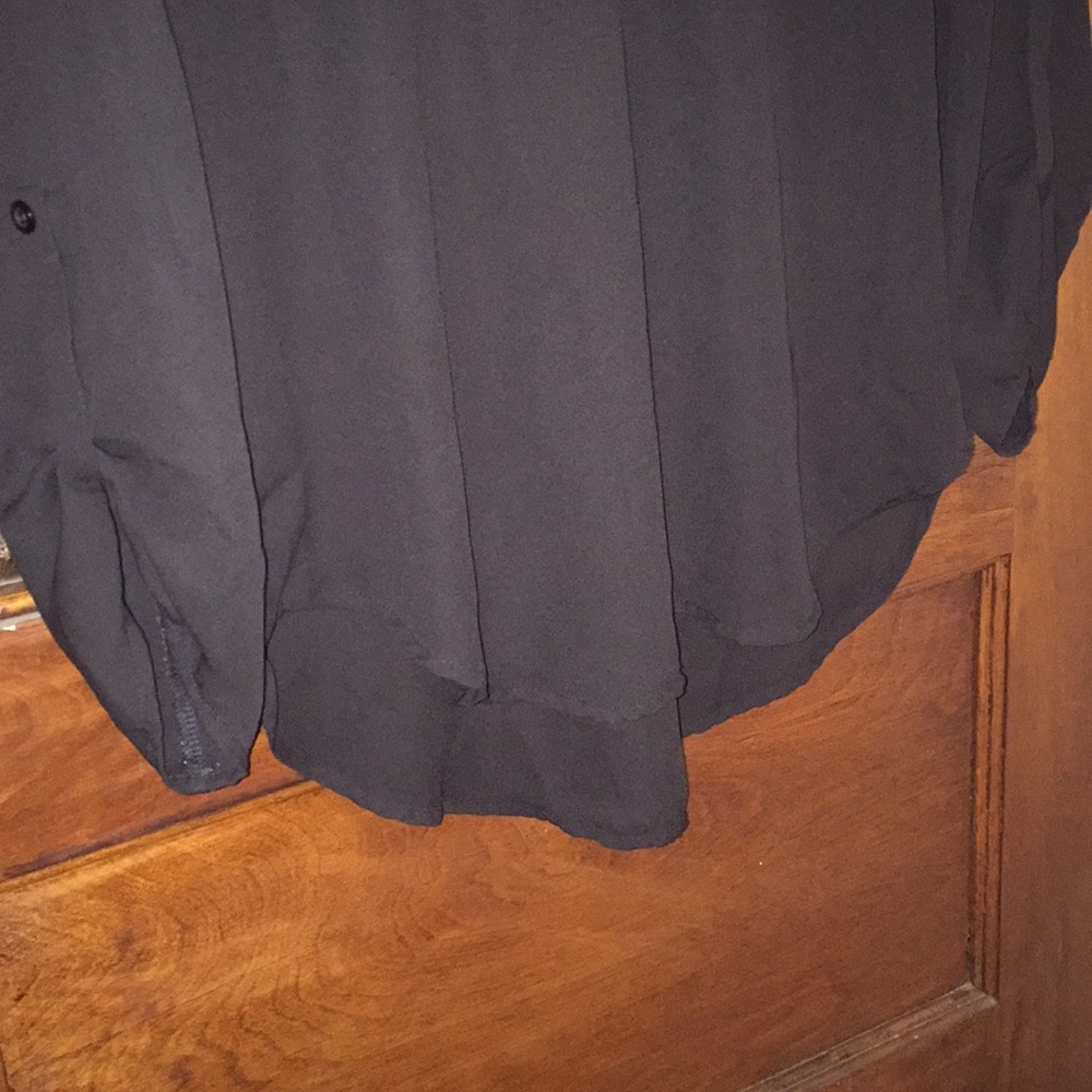 Sheer V-split black top - Picture 4 of 4